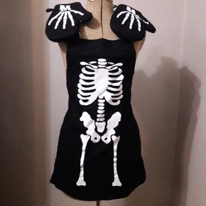 William Sonoma Skeleton Apron/Costume and (2) Oven Mits glow-in-the-dark